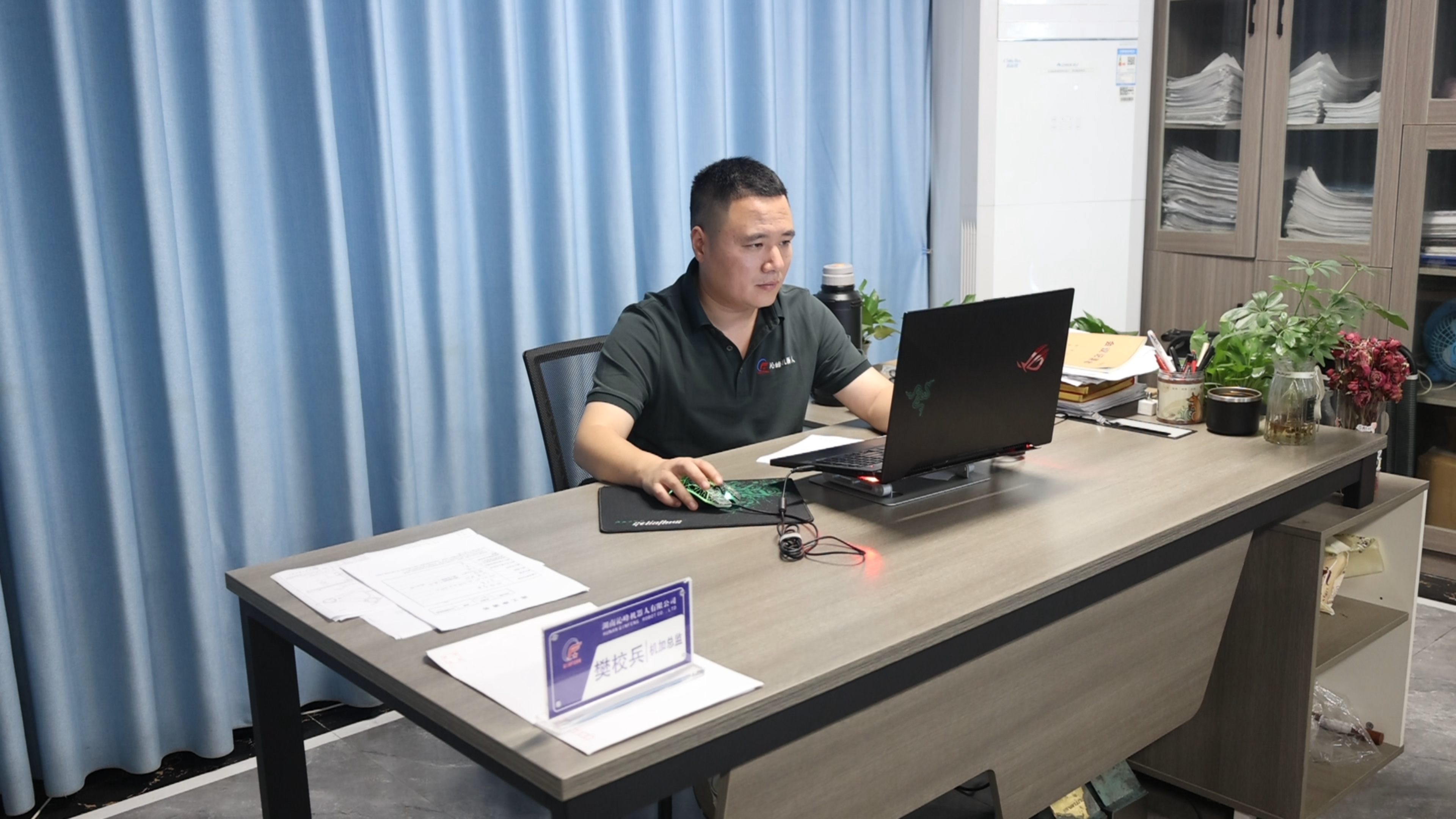 20260610建设年轻人友好县域|樊校兵:以匠心伴企业成长 以奋斗赴城市之约1 20260610建设年轻人友好县域|樊校兵:以匠心伴企业成长 以奋斗赴城市之约1